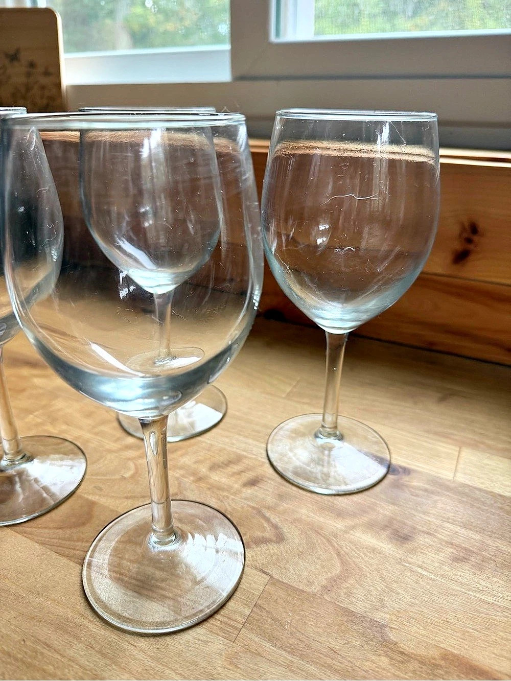 Set of 4 Clear Wine Glasses